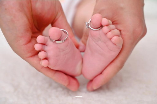 句容宝宝发烧手心比额头烫